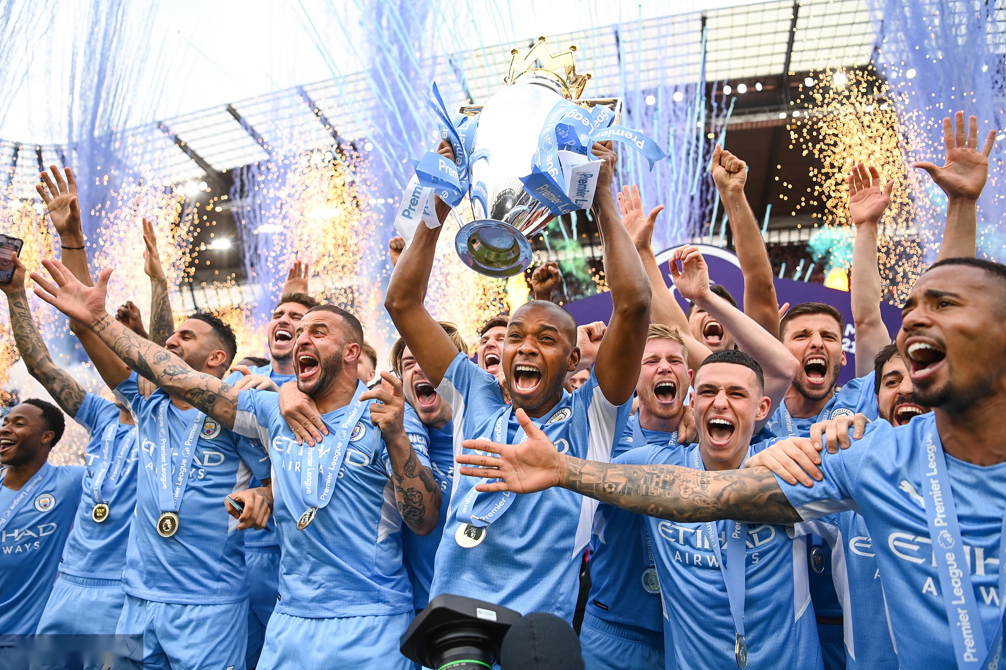 迅速拉开与 迅速拉开与