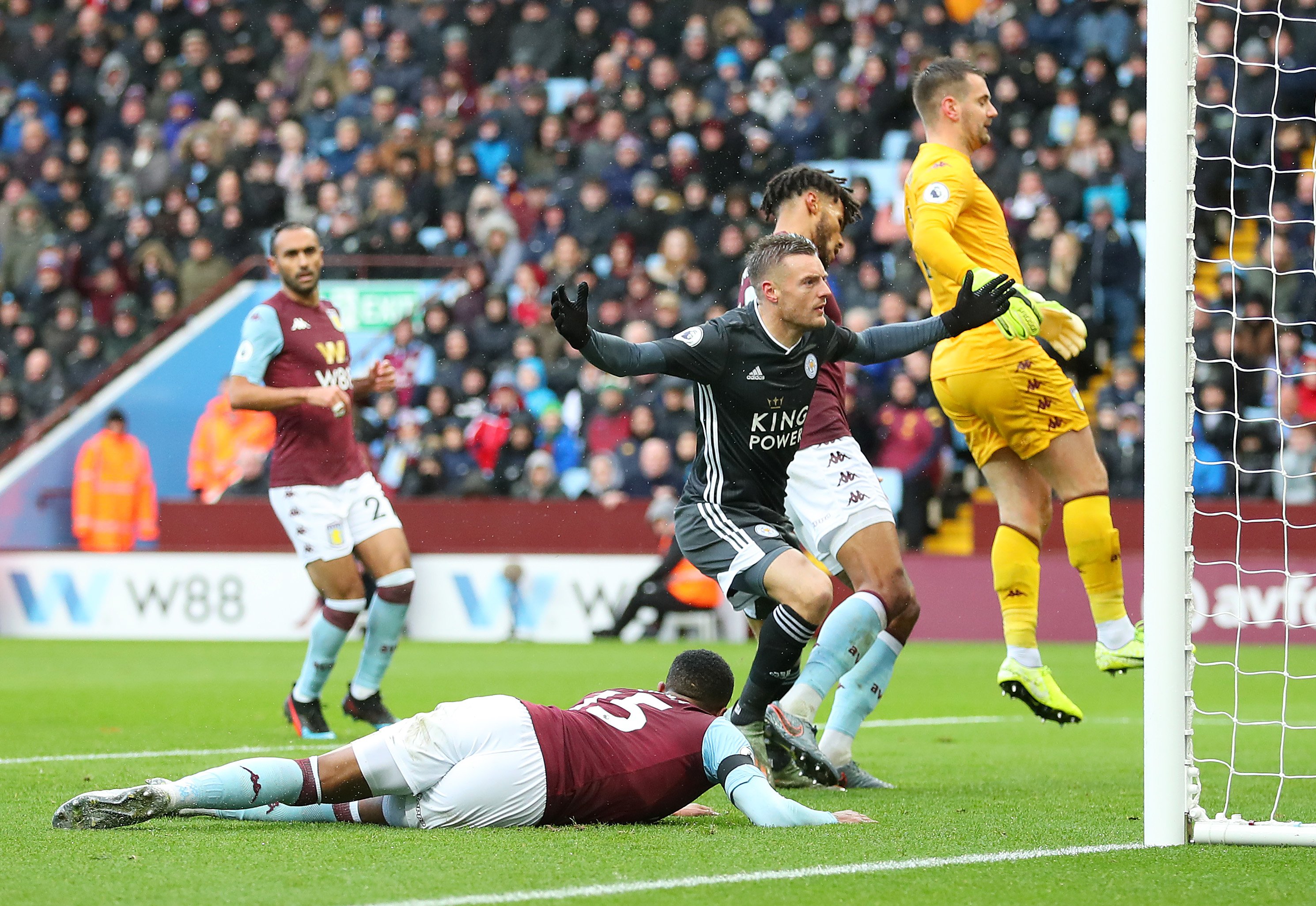 示出巨大的 示出巨大的